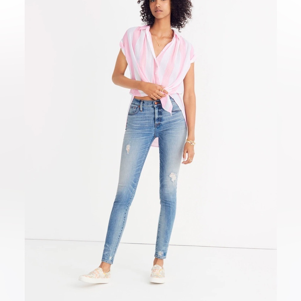 Madewell 9" High Rise Skinny Jeans: Destructed
Hem Edition 29 Distressed J0513
